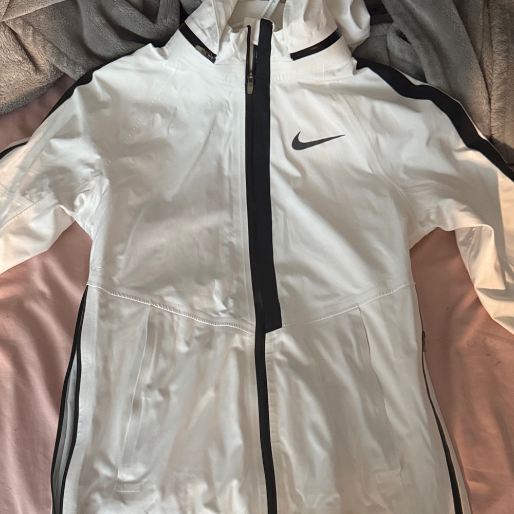 Nike Women's White and Black Ski Jacket